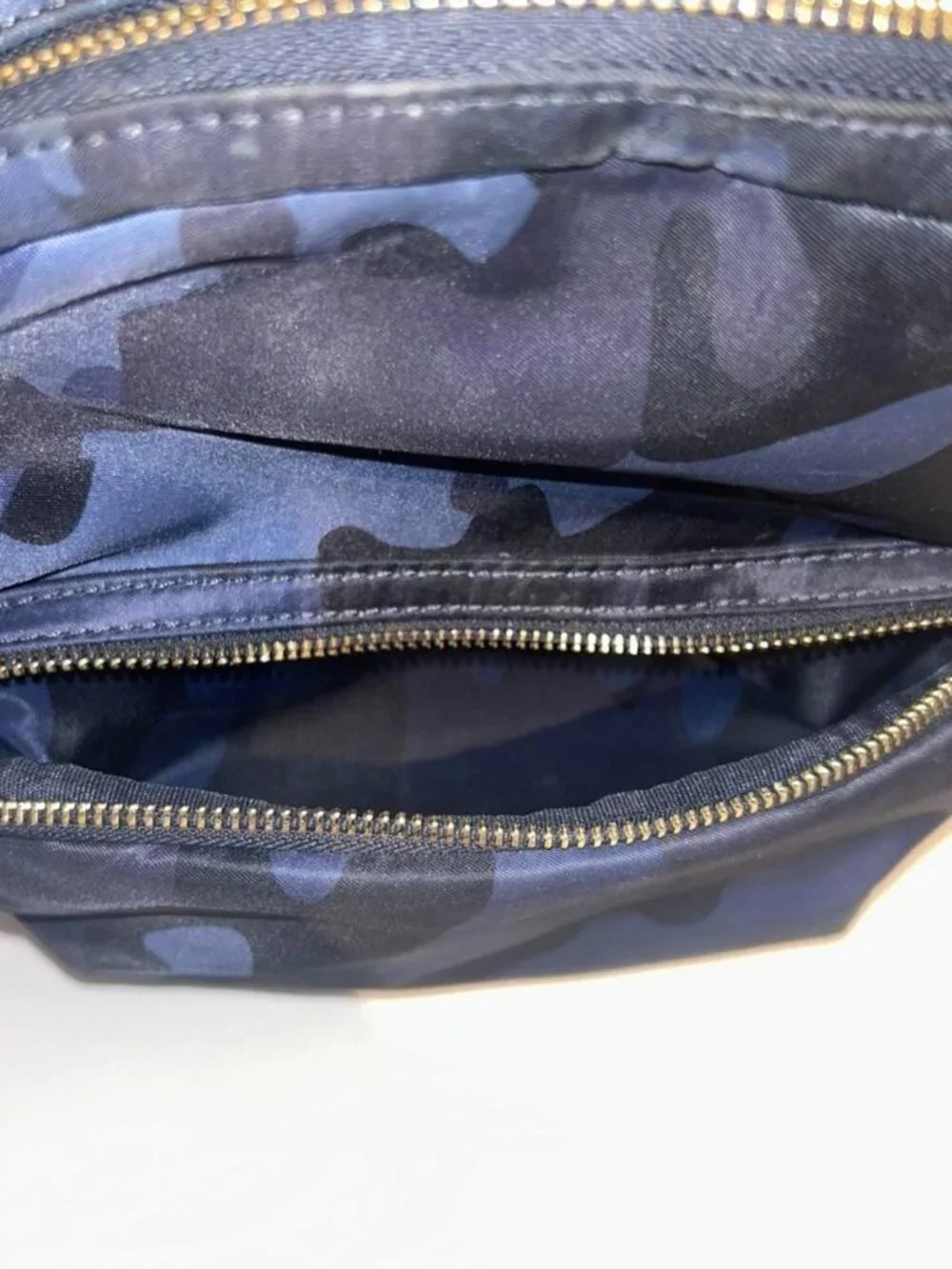 TOMMY HILFIGER Julia Backpack, Navy blue camo backpack with gold hardware